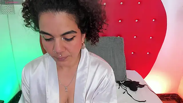 Snapshot of nicolette_rock chatting on May 24, 12:32 pm nicolette rock online show from May 24, 12:32 pm