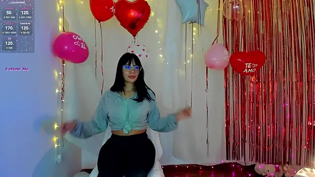 Snapshot of Silvanna-Moree chatting on February 16, 8:55 pm Silvanna-Moree online show from February 16, 8:55 pm