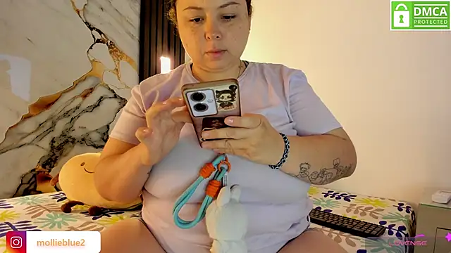 Snapshot of mollieblue69 chatting on January 27, 12:37 pm mollieblue69 online show from January 27, 12:37 pm