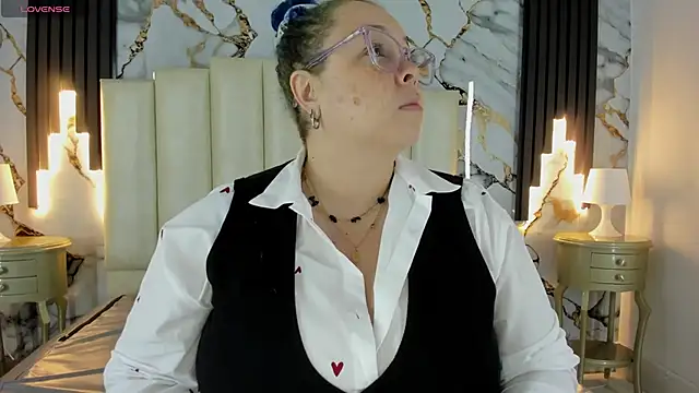 Snapshot of mollieblue69 chatting on October 4, 12:58 pm mollieblue69 online show from October 4, 12:58 pm