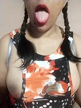 Snapshot of tharu_sweet chatting on May 5, 5:59 am tharu sweet online show from May 5, 5:59 am