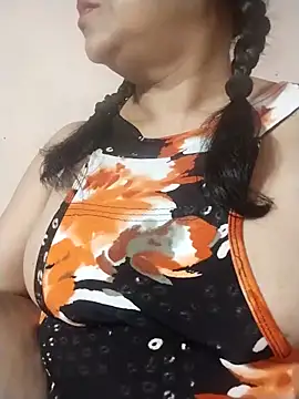 Snapshot of tharu_sweet chatting on May 5, 6:05 pm tharu sweet online show from May 5, 6:05 pm