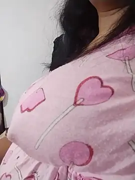 Snapshot of tharu_sweet chatting on May 17, 6:11 am tharu sweet online show from May 17, 6:11 am