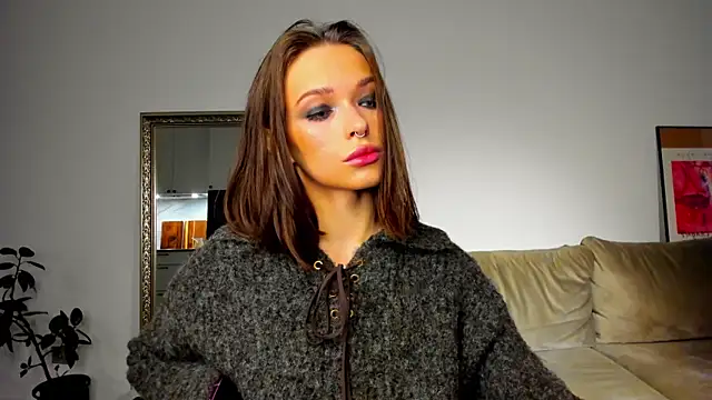 Snapshot of Kossie_ chatting on December 5, 1:03 am Kossie online show from December 5, 1:03 am