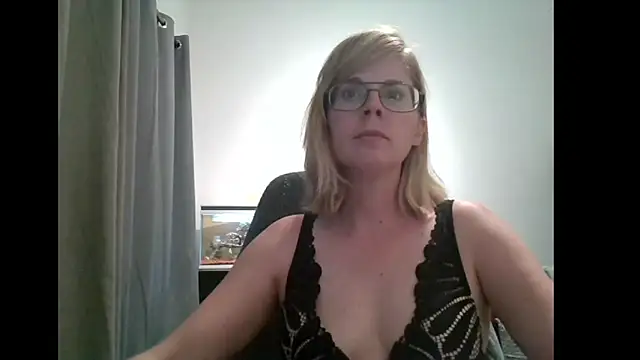 Snapshot of SavannaGirly chatting on February 17, 5:43 pm SavannaGirly online show from February 17, 5:43 pm
