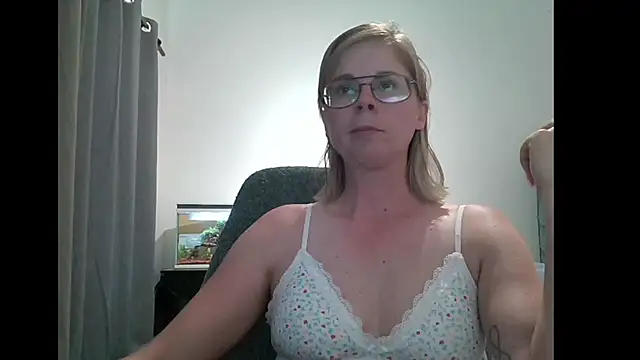 Snapshot of SavannaGirly chatting on February 21, 11:33 am SavannaGirly online show from February 21, 11:33 am