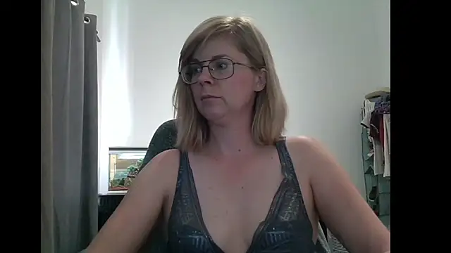 Snapshot of SavannaGirly chatting on March 1, 11:06 am SavannaGirly online show from March 1, 11:06 am