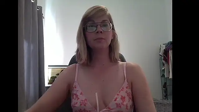 Snapshot of SavannaGirly chatting on March 2, 8:48 am SavannaGirly online show from March 2, 8:48 am