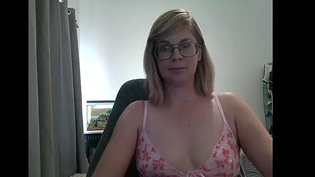 Snapshot of SavannaGirly chatting on March 2, 11:50 am SavannaGirly online show from March 2, 11:50 am