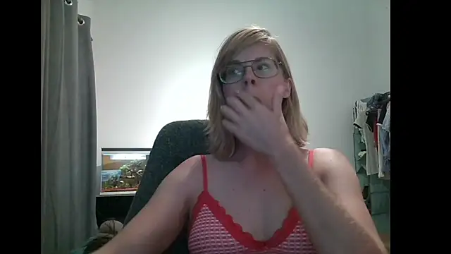 Snapshot of SavannaGirly chatting on March 5, 5:08 pm SavannaGirly online show from March 5, 5:08 pm