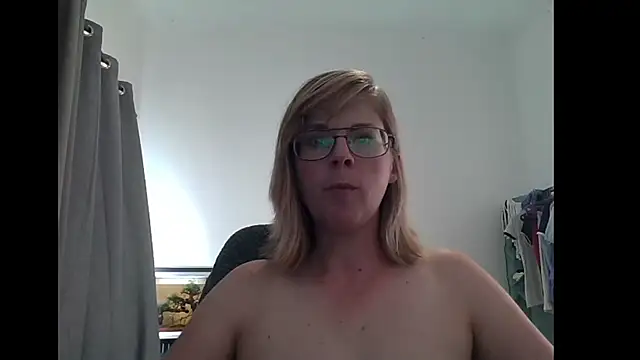 Snapshot of SavannaGirly chatting on March 6, 11:58 am SavannaGirly online show from March 6, 11:58 am