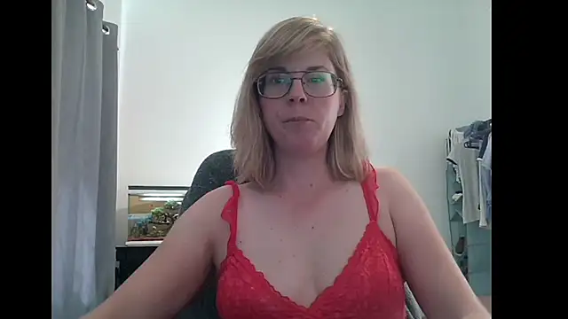 Snapshot of SavannaGirly chatting on March 7, 10:24 am SavannaGirly online show from March 7, 10:24 am