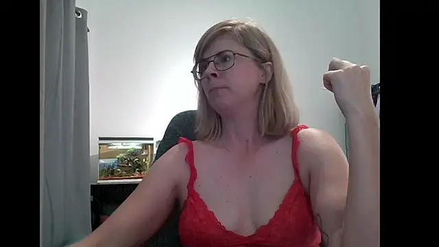 Snapshot of SavannaGirly chatting on March 7, 2:45 pm SavannaGirly online show from March 7, 2:45 pm