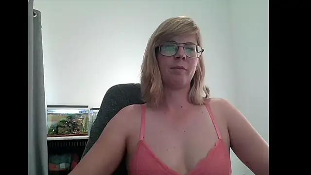 Snapshot of SavannaGirly chatting on March 12, 12:36 pm SavannaGirly online show from March 12, 12:36 pm