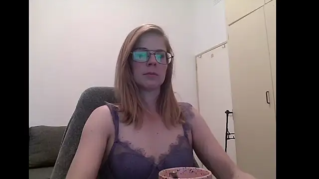 Snapshot of SavannaGirly chatting on September 25, 9:13 am SavannaGirly online show from September 25, 9:13 am