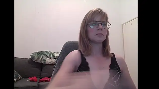 Snapshot of SavannaGirly chatting on October 3, 10:56 am SavannaGirly online show from October 3, 10:56 am