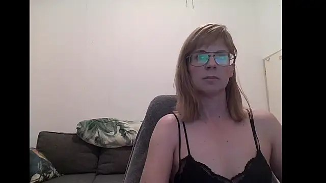 Snapshot of SavannaGirly chatting on October 8, 7:17 am SavannaGirly online show from October 8, 7:17 am