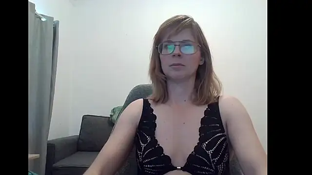 Snapshot of SavannaGirly chatting on October 13, 9:20 am SavannaGirly online show from October 13, 9:20 am