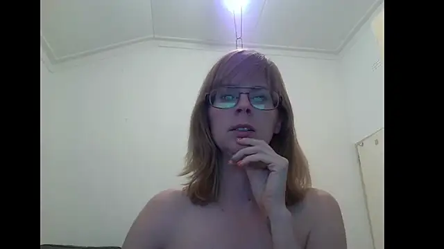 Snapshot of SavannaGirly chatting on October 14, 9:48 pm SavannaGirly online show from October 14, 9:48 pm