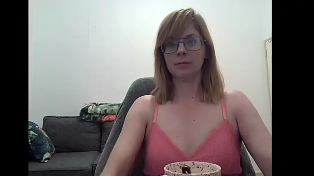 Snapshot of SavannaGirly chatting on October 27, 11:14 am SavannaGirly online show from October 27, 11:14 am