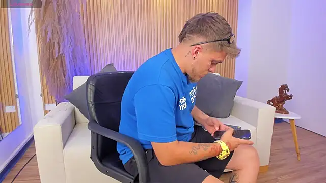 keane lee online show from February 7, 7:38 pm