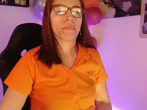 Chayla Ruiz online show from March 8, 4:50 pm