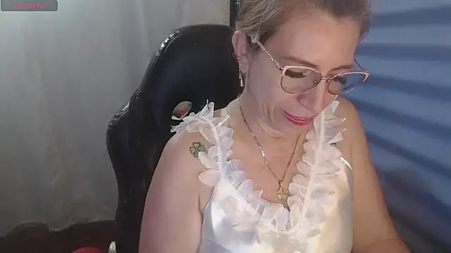 Chayla Ruiz online show from May 3, 12:55 pm