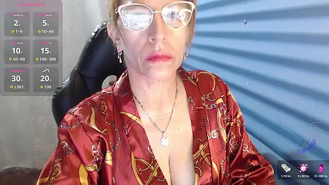 Chayla Ruiz online show from May 5, 10:23 am