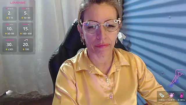 Chayla Ruiz online show from June 3, 1:25 pm