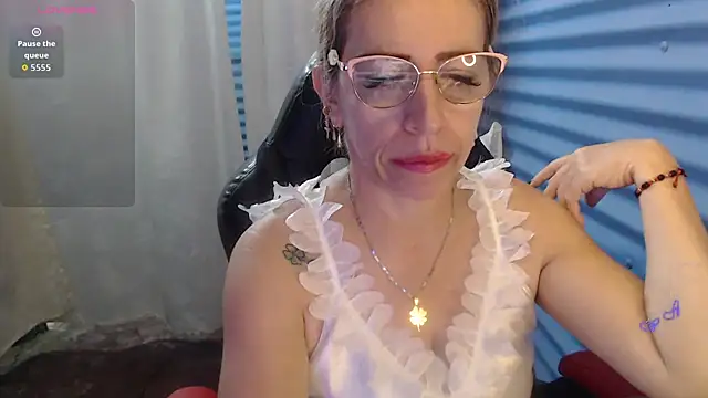 Chayla Ruiz online show from June 10, 11:31 am