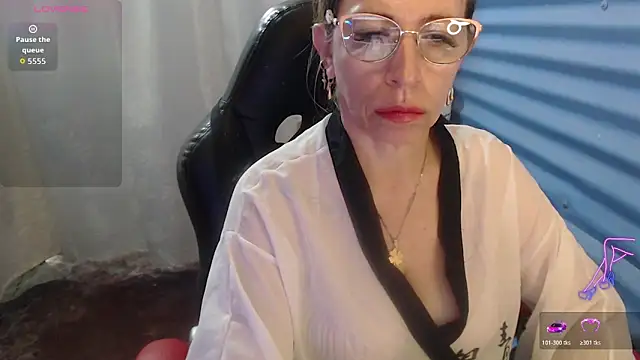 Chayla Ruiz online show from June 11, 12:47 pm
