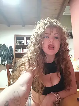 Snapshot of CurlyElisa chatting on June 8, 1:28 am CurlyElisa online show from June 8, 1:28 am