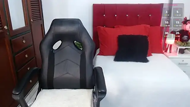 Snapshot of Wanda_Milf chatting on December 13, 8:36 pm Wanda Milf online show from December 13, 8:36 pm