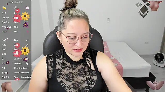 alejandra milf  online show from March 8, 4:17 pm