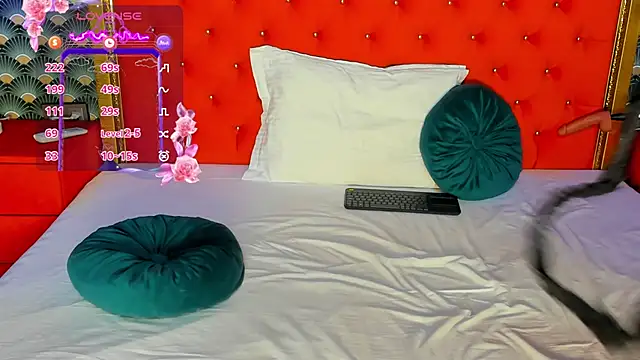 Snapshot of VallerieJones chatting on February 19, 7:28 am VallerieJones online show from February 19, 7:28 am