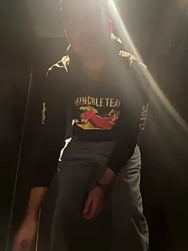 Snapshot of Vikram9918 chatting on December 19, 8:32 am Vikram9918 online show from December 19, 8:32 am