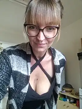 MissMialicious online show from February 28, 11:03 am