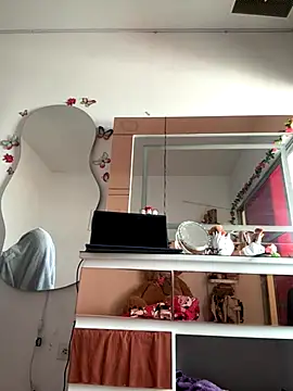 Snapshot of jailyncam_ chatting on December 4, 1:42 pm jailyncam online show from December 4, 1:42 pm