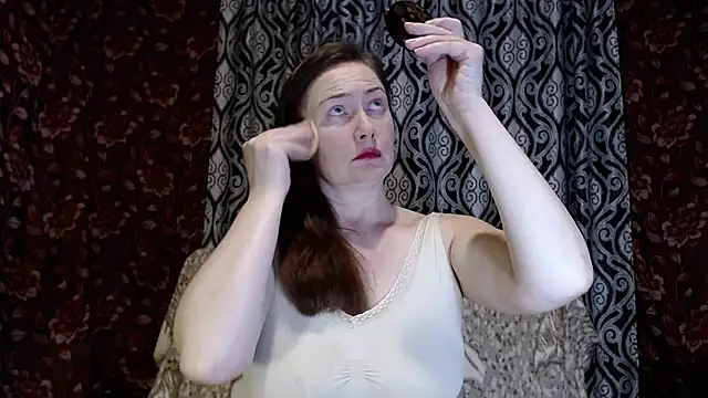 EmilyDoth online show from December 21, 4:47 pm