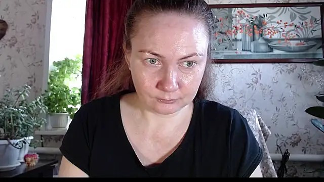 Snapshot of EmilyDoth chatting on May 4, 3:46 am EmilyDoth online show from May 4, 3:46 am