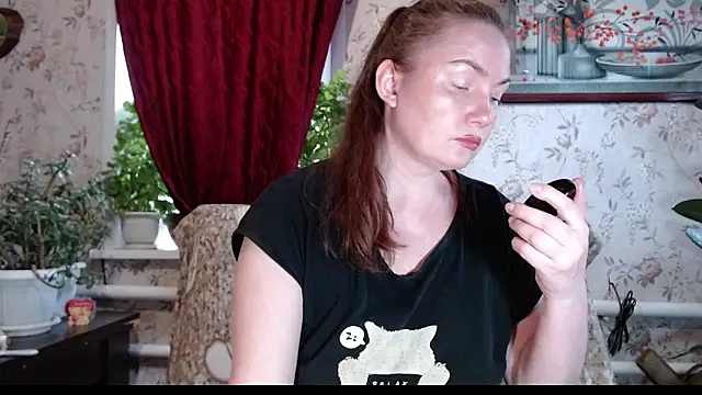 Snapshot of EmilyDoth chatting on May 5, 7:16 am EmilyDoth online show from May 5, 7:16 am