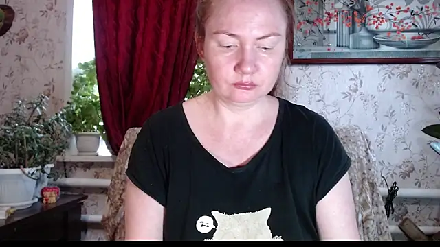 Snapshot of EmilyDoth chatting on May 6, 8:19 am EmilyDoth online show from May 6, 8:19 am