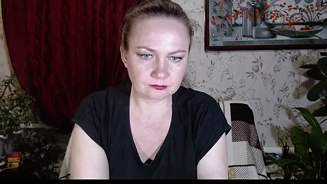 Snapshot of EmilyDoth chatting on May 11, 3:40 pm EmilyDoth online show from May 11, 3:40 pm