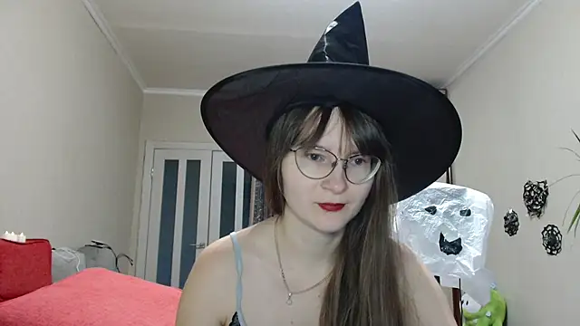 Snapshot of KiraGoldens chatting on November 2, 5:54 am KiraGoldens online show from November 2, 5:54 am