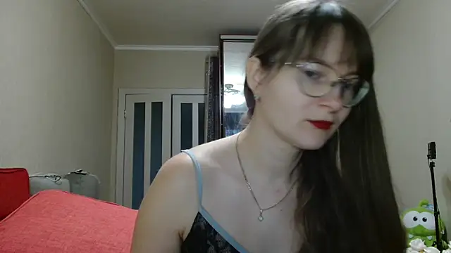 Snapshot of KiraGoldens chatting on November 5, 6:13 am KiraGoldens online show from November 5, 6:13 am