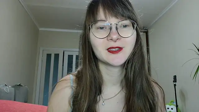 Snapshot of KiraGoldens chatting on November 6, 7:20 am KiraGoldens online show from November 6, 7:20 am