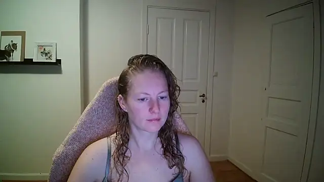 Snapshot of Girlnina-1995 chatting on October 7, 5:48 am Girlnina-1995 online show from October 7, 5:48 am