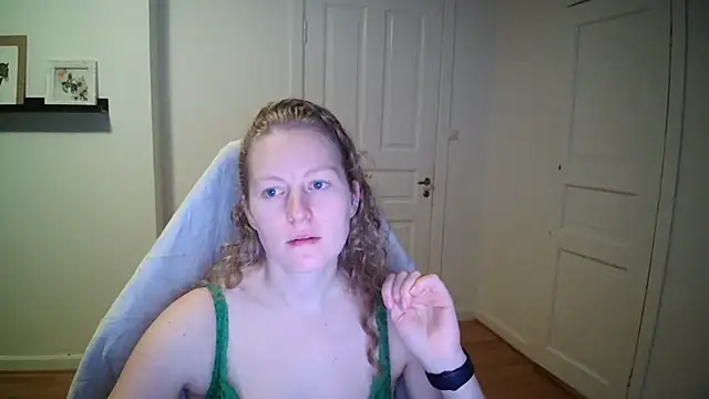 Girlnina-1995 online show from November 3, 7:20 am