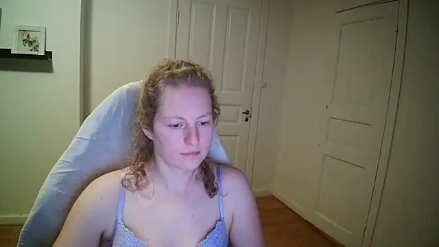 Girlnina-1995 online show from December 1, 9:53 pm