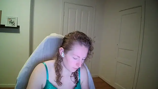 Girlnina-1995 online show from December 4, 10:02 am